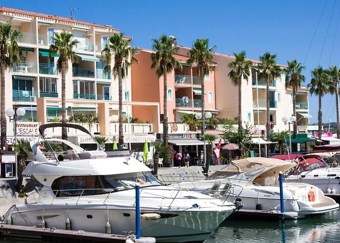T2 Climatise A Avec Terrasse, Jardin Et Parking - Fr-1-732-49 *
