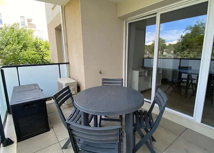 T2 Climatise A Avec Terrasse, Jardin Et Parking - Fr-1-732-49 *